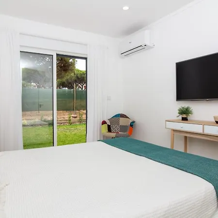 Apartment Acoteias B3 *